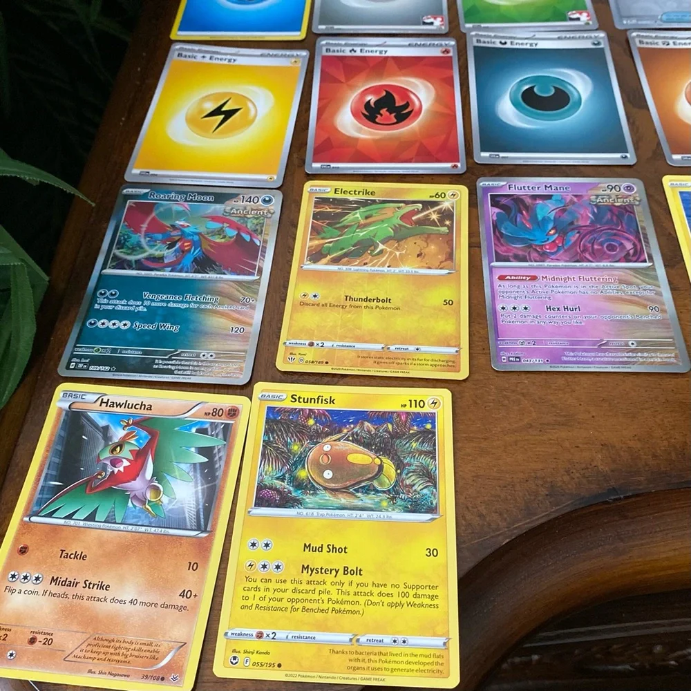 40 Pokemon Trading Cards bundle, Trainers/ Energy/ Basic